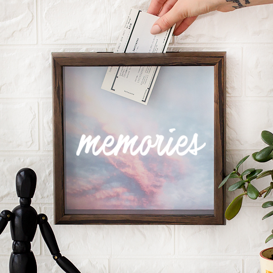

Рамка-копилка темная 'Memories' / Небо