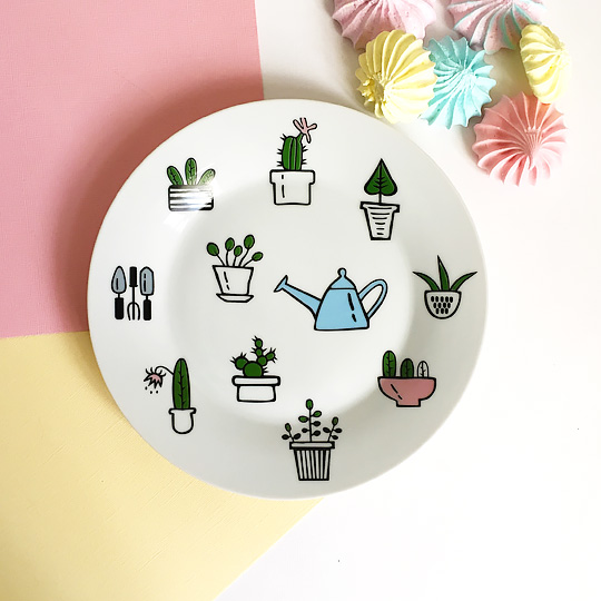 Тарелка фарфоровая Home Garden Тарелка фарфоровая Home GardenТарелки, пиалы, миски<br>День, начавшийся с завтрака на этой очаровательной тарелочке, не может принести что-то грустное. На ней еда будет вкуснее, а настроение - бодрым и ярким!<br><br>В чём плюсы:<br> Забавный принт добавит оригинальности сервировке стола.<br> Тарелка изготовлена из прочного фарфора.<br> Можно нагревать в микроволновой печи.<br> Подходит для посудомоечной машины.<br><br>Размер (ВхШхГ): диаметр - 23 см.<br>Материал: фарфор.<br><br>Вес г: 495