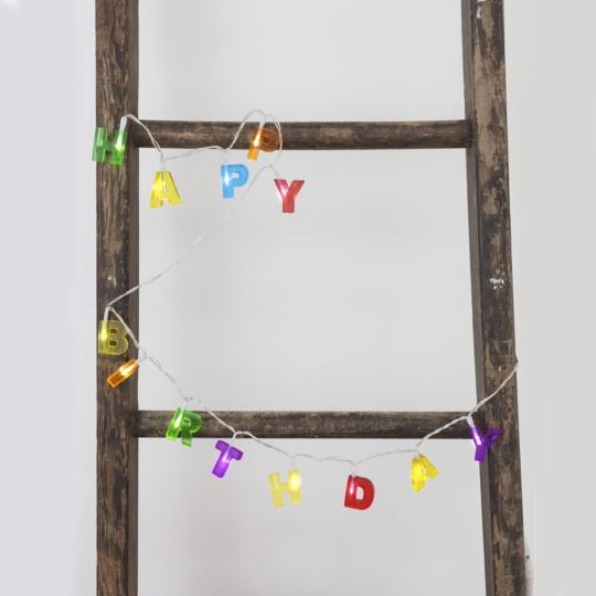 Гирлянда с лампочками Happy Birthday Гирлянда с лампочками Happy BirthdayДетская комната<br>В чём плюсы:<br> Разноцветные буквы с яркими лампочками украсят интерьер в честь имениннка! <br> Пусть все вокруг знают, что у тебя День рождения. <br> Беспроводная гирлянда работает от 3-х батареек АА (в комплект не входят). <br> Можно повесить где угодно и как угодно далеко от розетки. <br>Размер (ВхШхГ): высота каждой буквы - 7 см.<br>Материал: пластик, стекло.<br><br>Вес г: 178