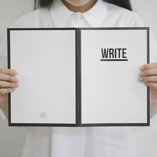 Тетрадь White Write Тетрадь White WriteТетради<br>В чём плюсы:<br> В тетради 48 страниц в линейку.<br> Ширина линейки 7 мм.<br> Стильная лаконичная обложка.<br><br>Размер (ВхШхГ): 25,6 х 18,5 см.<br>Материал: бумага.<br><br>Вес г: 140
