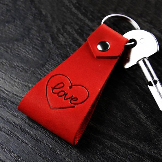 Брелок для ключей кожаный 'Loving heart' (разные цвета) / Coral