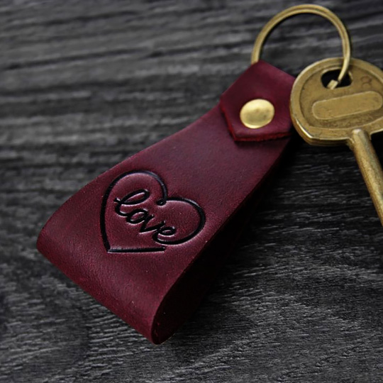 Брелок для ключей кожаный 'Loving heart' (разные цвета) / Burgundy