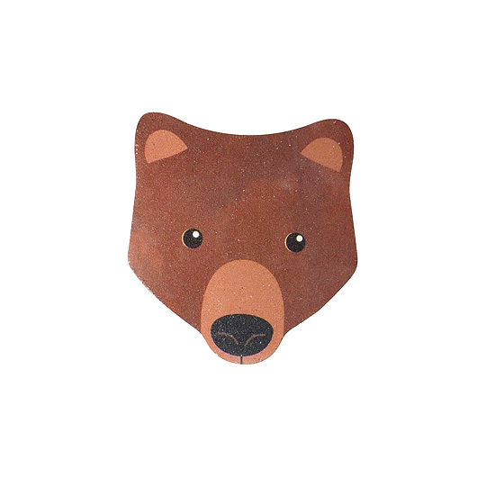 Пилка маникюрная Woodland Animals / Bear Пилка маникюрная Woodland Animals / BearМаникюрные наборы<br>Незаменимый и нужный аксессуар женской сумочки. Красота в деталях, именно поэтому пилочка выглядит как мордашка доброго зверька. Она не займет много места в твоей косметичке, но спасет твой маникюр, если потребуется :)<br><br>В чём плюсы:<br> Двусторонняя пилочка для ногтей в виде медведя.<br> С обратной стороны поверхность пилочки более грубая, с лицевой - мягкая и подойдет для полировки ногтей.<br> Яркий принт на пилочке поможет быстро отыскать ее в косметичке или сумке.<br> Сделай аккуратный маникюр и подними...<br><br>Дизайн: Bear<br>Вес г: 5