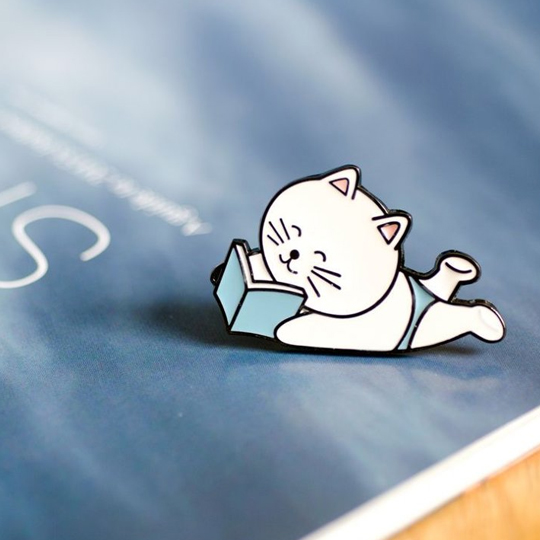 Значок 'Cat and Book'