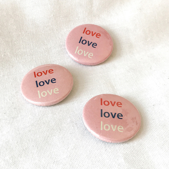 Значок 'Love love love'