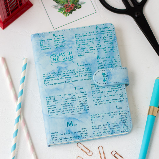 

Блокнот 'Poems in the sun' / Голубой