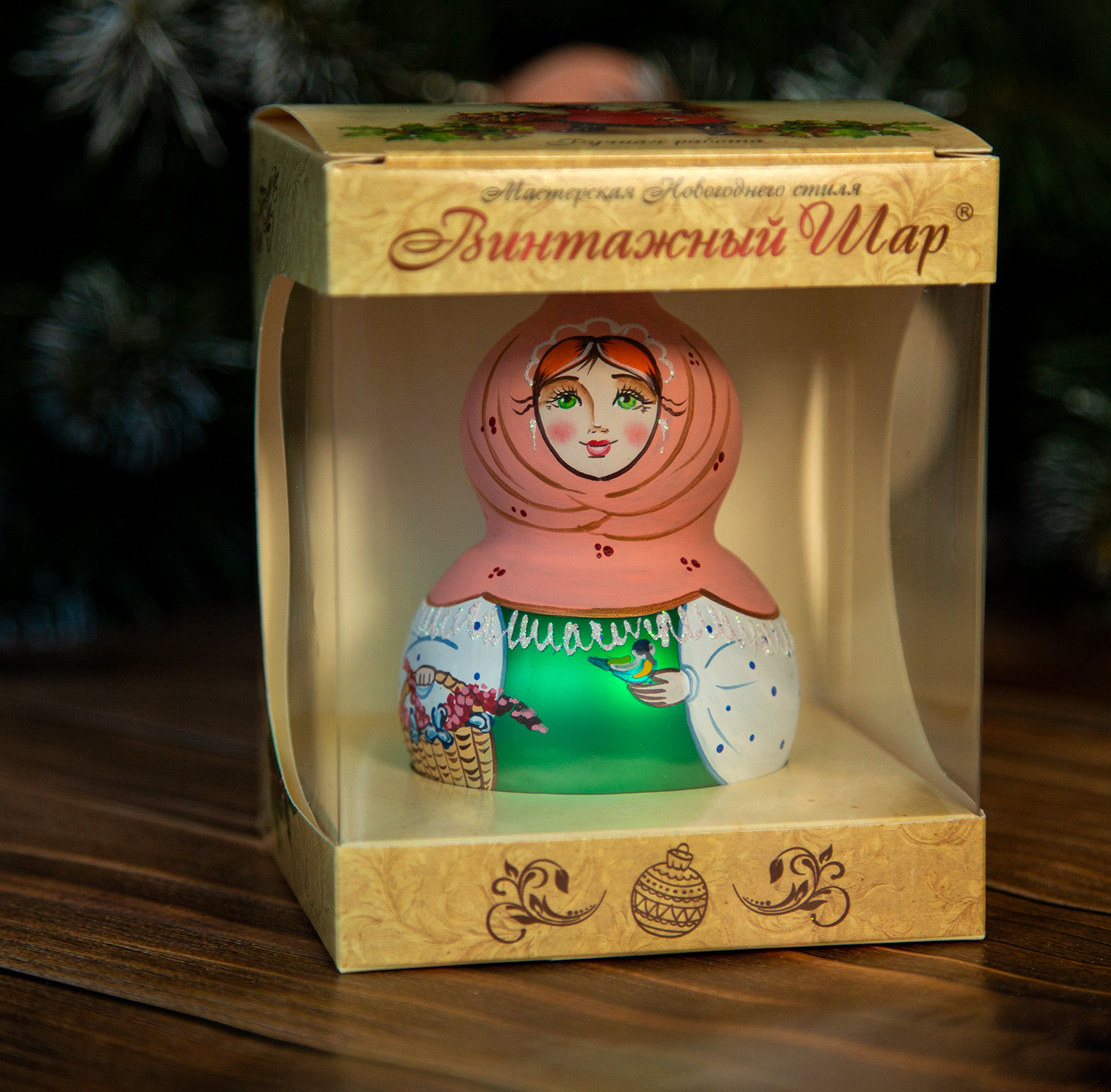 Игрушка елочная 'Девочка с синичкой'