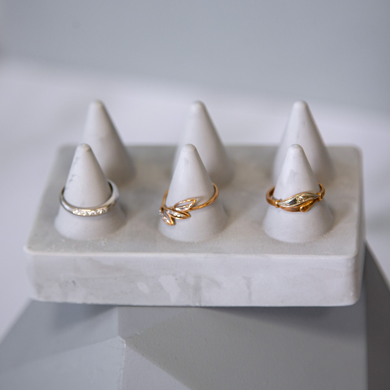 Держатель для колец 'Горы', цвет серый