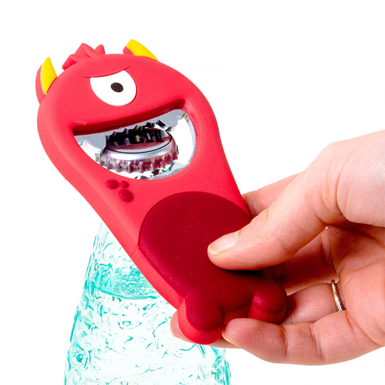 Открывалка магнитная 'Monster loves to drink'