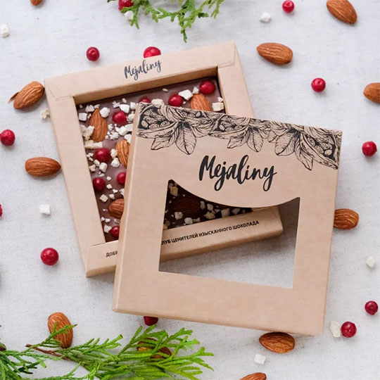 Молочный шоколад 'Natural Sweet' - Миндаль, банан и брусника