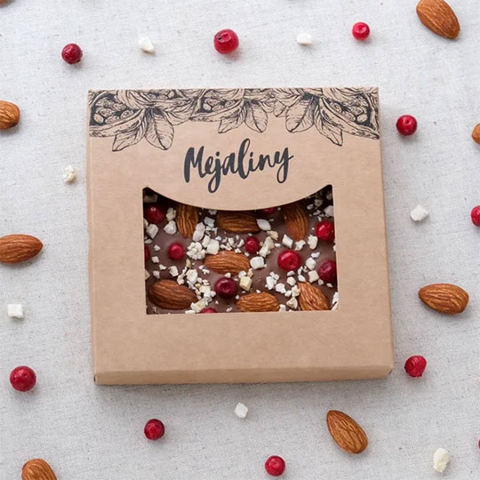 Молочный шоколад 'Natural Sweet' - Миндаль, банан и брусника