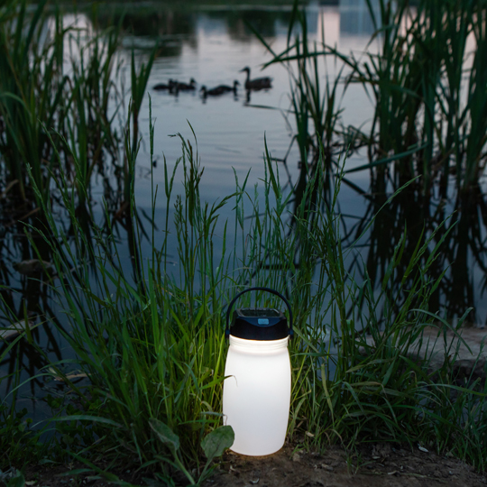 Бутылка для воды с зарядным устройством и фонариком 'Light'