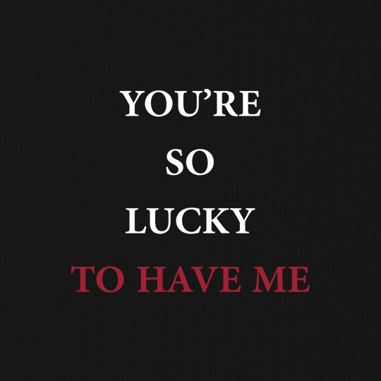 Футболка унисекс 'Lucky to have me'